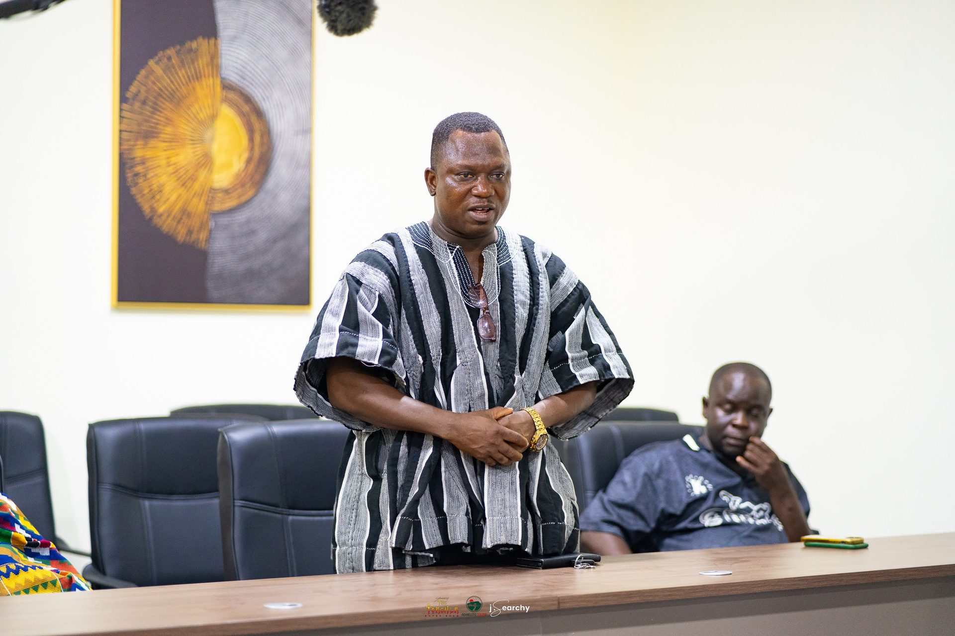 Stonebwoy addresses the gathering at Adaklu Goefe